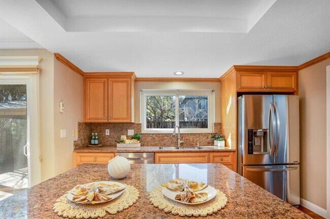 Building Photo - Fully remodeled home, Pet friendly with A/...