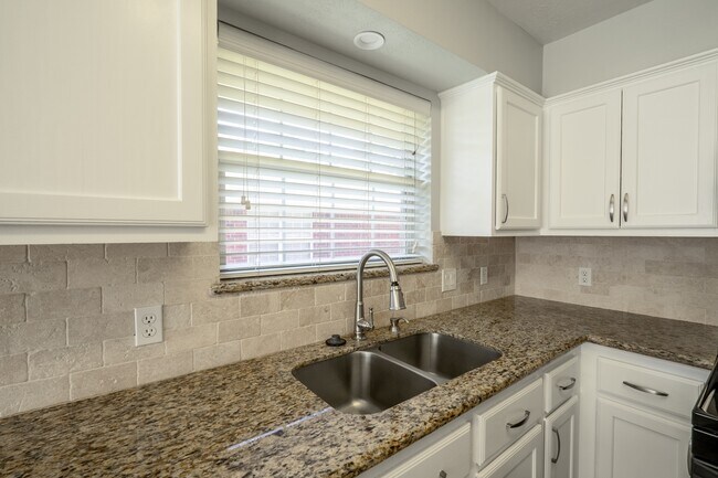 Building Photo - 1520 Strasburg Cir