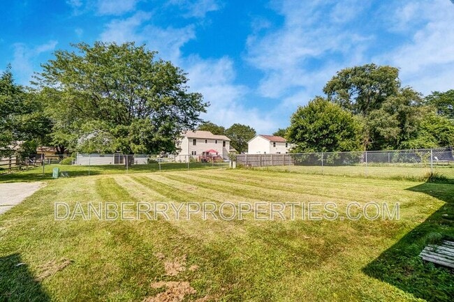 Building Photo - 3540 Willow Run Dr