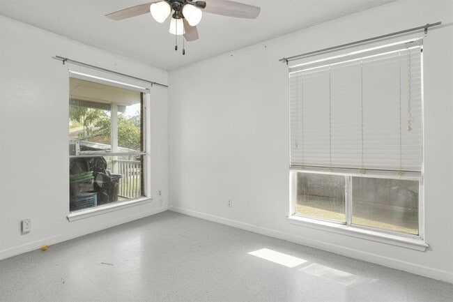 Building Photo - 6911 Cooper Ln