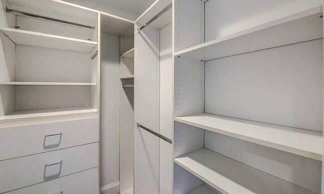 Building Photo - 1560 Blake St