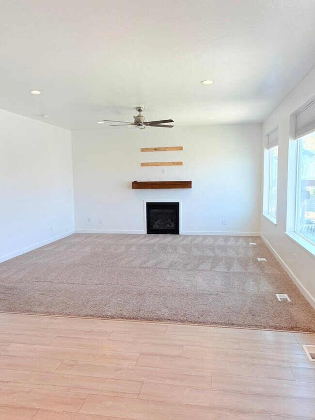 Building Photo - 2693 E Gambel Oaks Dr