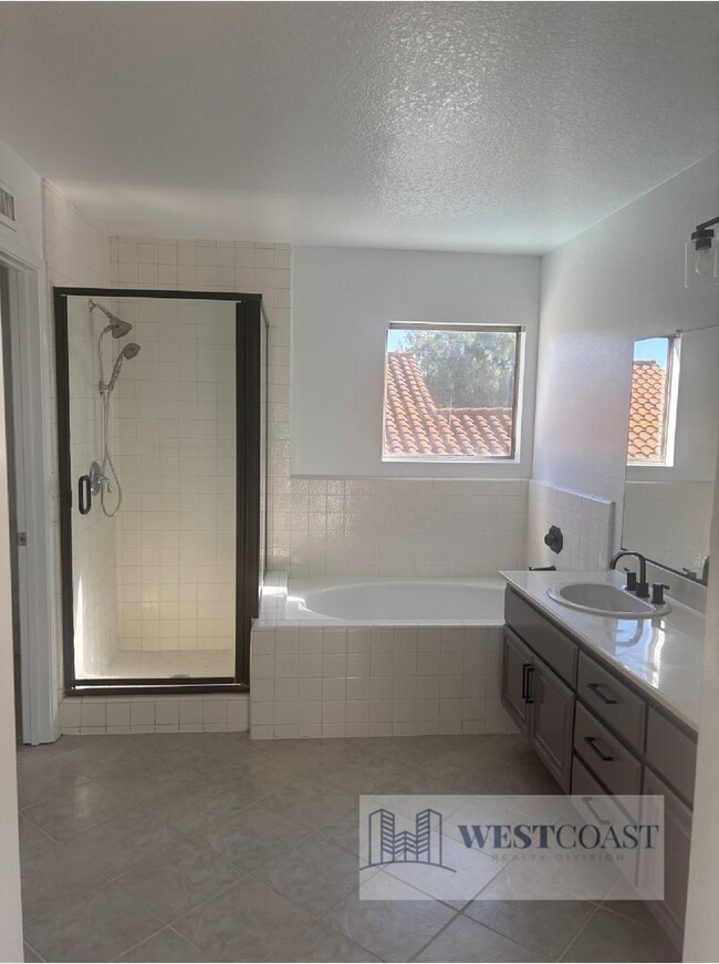 Building Photo - Charming Two-Story Home in Oceanside's Nor...