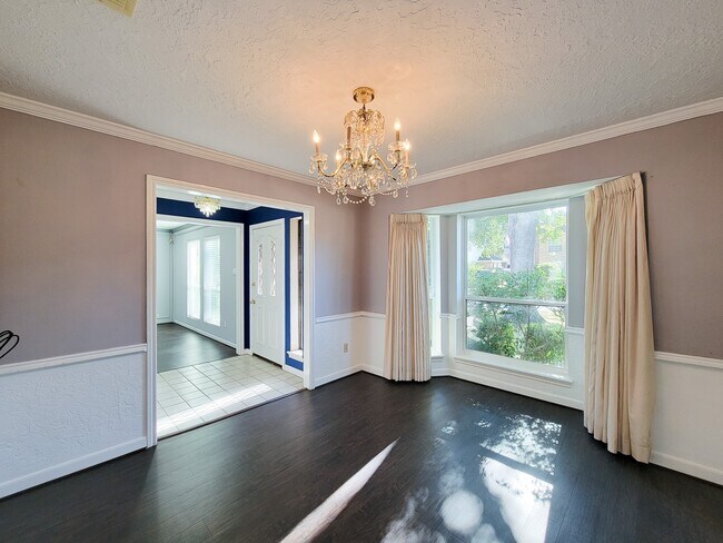 Building Photo - 17326 Ponderosa Pines Dr