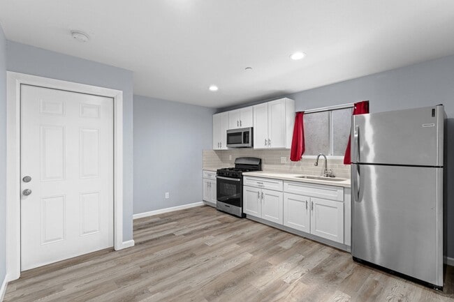 Building Photo - Stunning Remodeled 3-Bed, 3.5-Bath Home with Two Kitchens & Expansive Private Driveway in La Mesa!