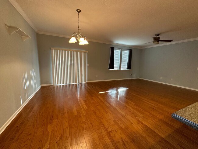 Building Photo - Adorable Home in Prime Location!