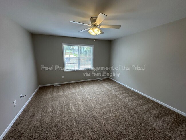 Building Photo - 225 Braeburn Dr