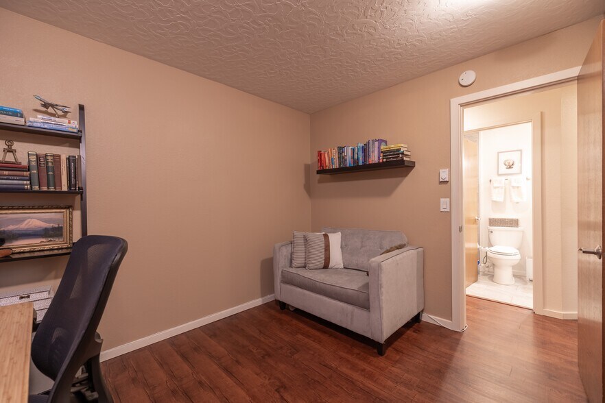 Building Photo - 2345 Boylston Ave E