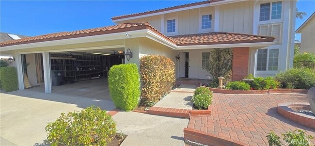 Building Photo - 1400 Post Rd