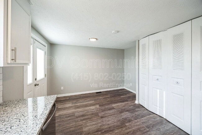 Building Photo - 12174 Glencrest Ct