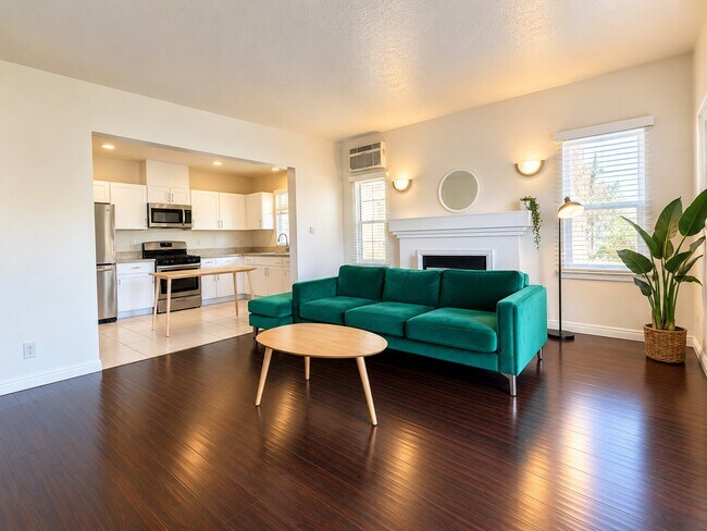 Building Photo - 3013 Somerset Dr