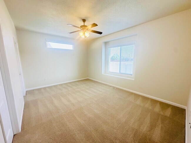 Building Photo - Exceptionally maintained Single level 3 bedroom home available soon!