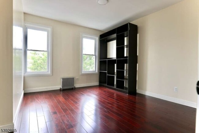 Building Photo - 255 Magnolia Ave