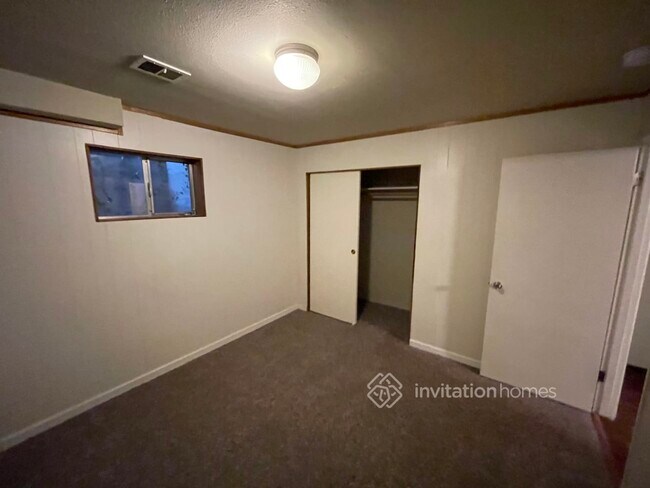 Building Photo - 855 Maplewood Ave
