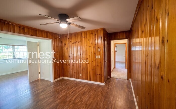 Building Photo - 1407 Cloverdale Cir