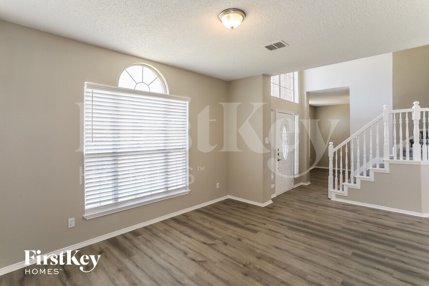 Building Photo - 5210 Orlando Cir