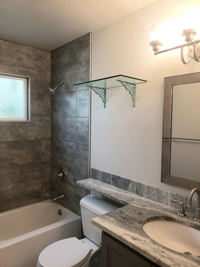 Building Photo - Beautifully Updated Single Level