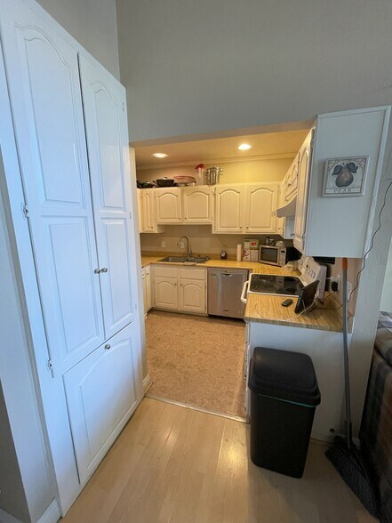 Building Photo - 325 S 200 E