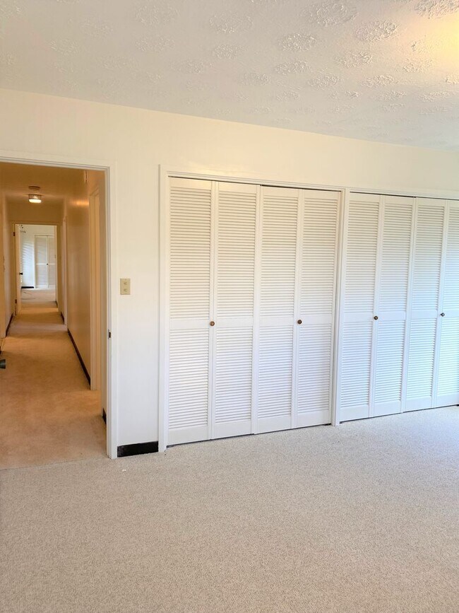 Building Photo - Manoa - Upgraded 3 Bedroom, 3 Bath Single Family Home with Enclosed Garage