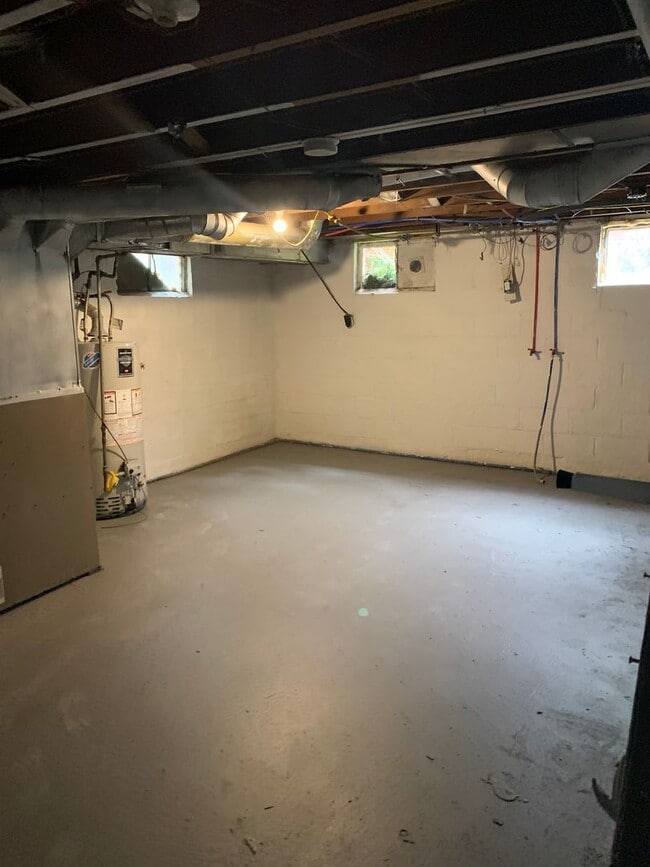Building Photo - Coming Soon !3 Bedroom, Garage June 6th