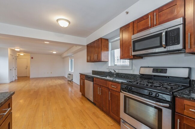 Building Photo - 125 43rd St
