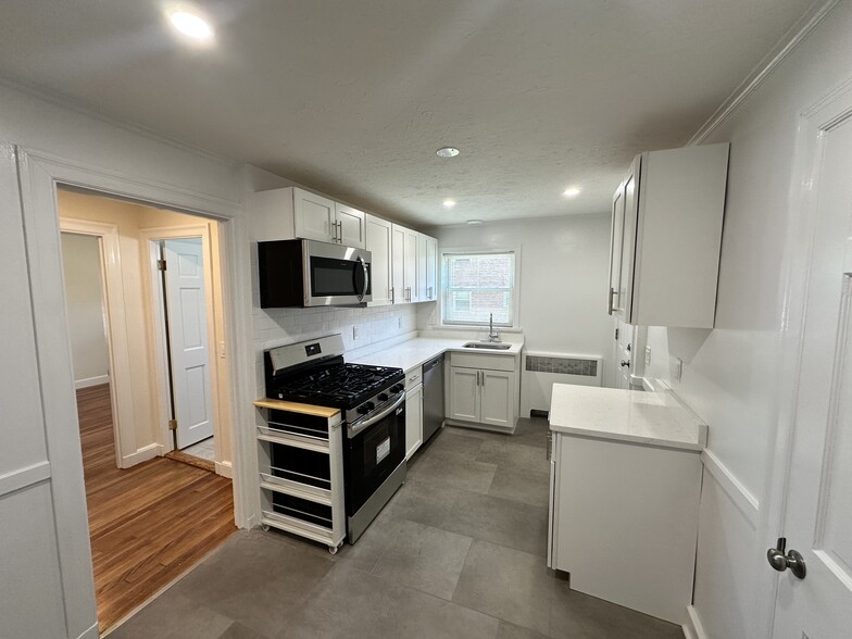 Building Photo - 186 Summit Ave