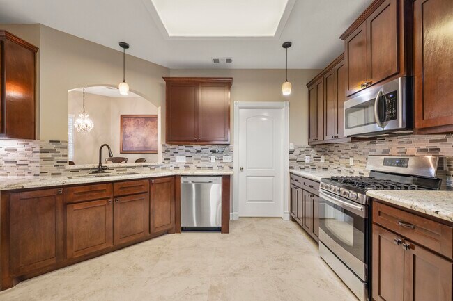 Building Photo - 6830 Jasmine Pl