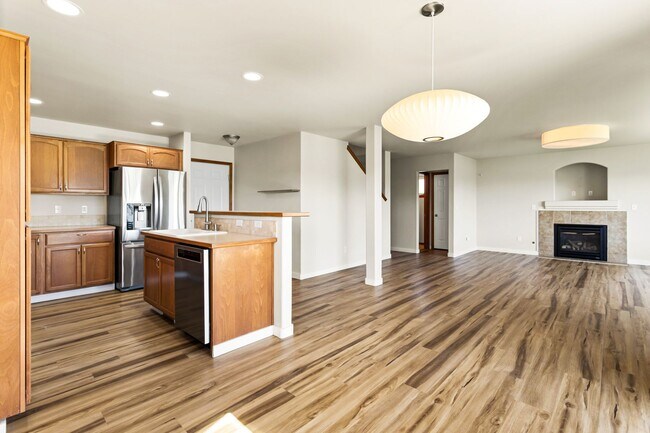 Building Photo - Non-Refundable & Security Deposit Total: $2600.00