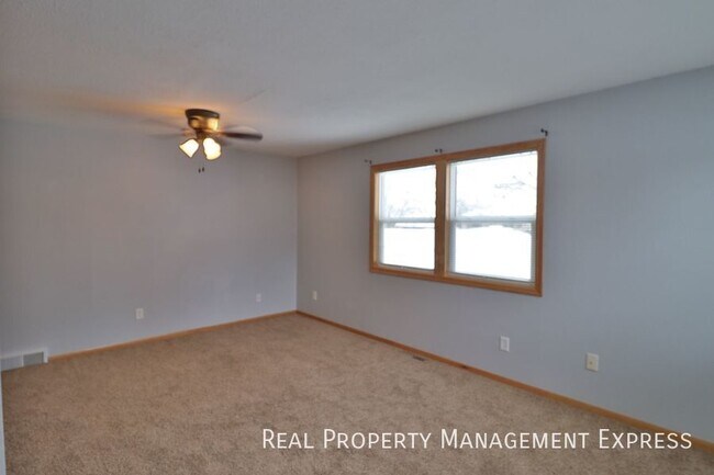 Building Photo - 2709 E Klondike Trail