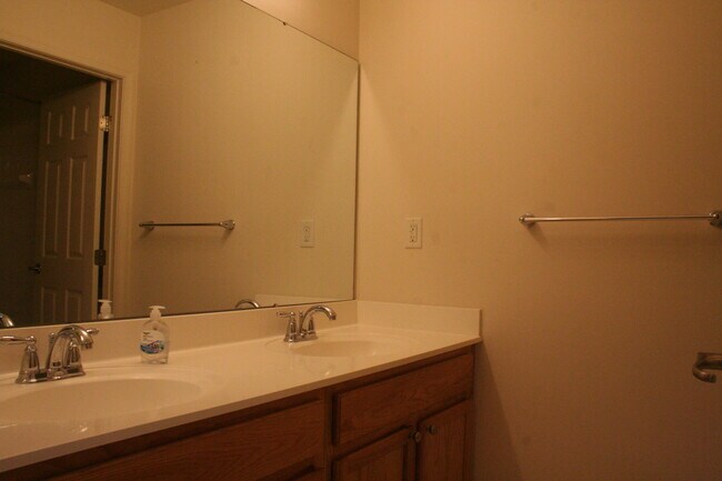 Building Photo - 4945 Decker Way