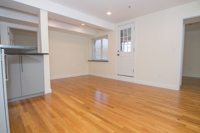 Building Photo - 1805 Beacon St