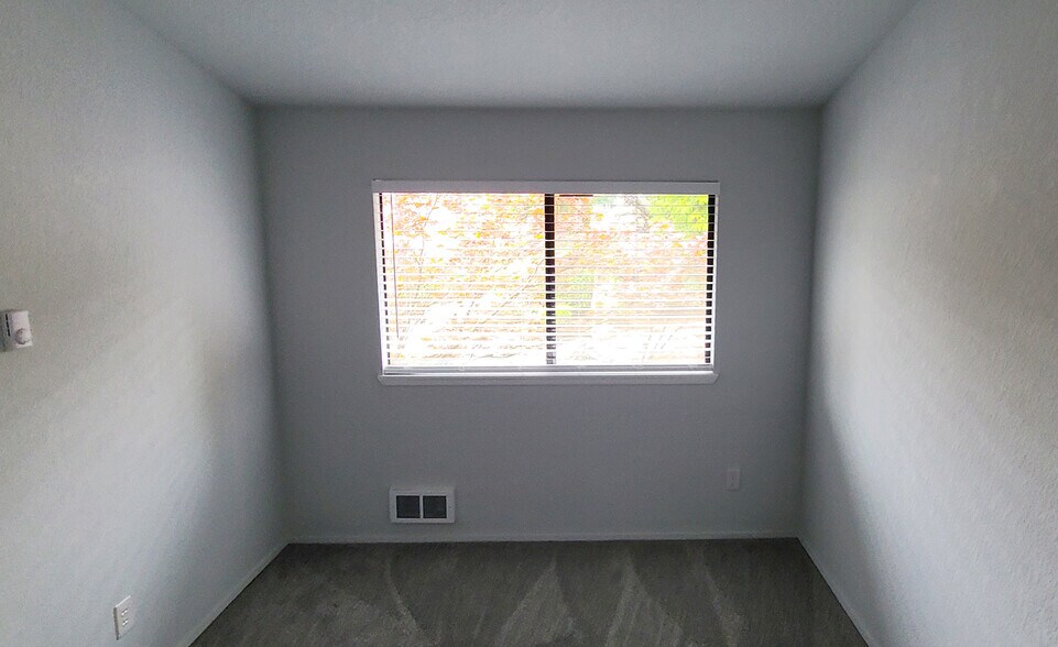 2nd bedroom - 11711 100th Ave NE