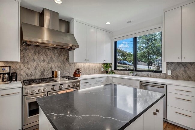 Building Photo - 613 Terrell Hill Dr