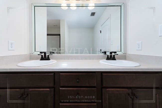 Building Photo - Elegant 4 Bed 3 Bath Cul-de-sac Home in Silverhill