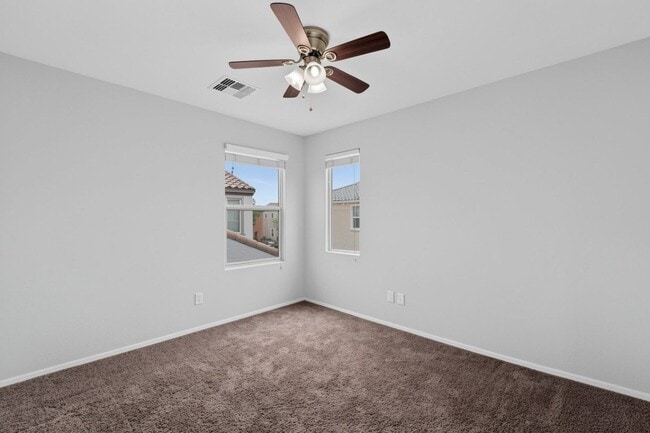 Building Photo - 2220 S Ponderosa Dr
