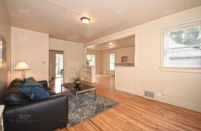 Building Photo - 322 W Laurel St