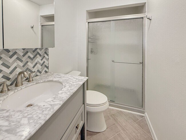Building Photo - $0 DEPOSIT OPTION. CHARMING 4BED/2.5BATH I...