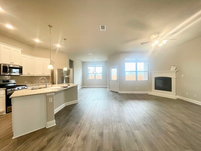 Building Photo - 3002 Pronghorn Dr