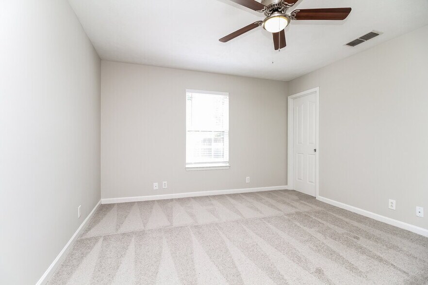 Building Photo - 2819 Weybridge Dr