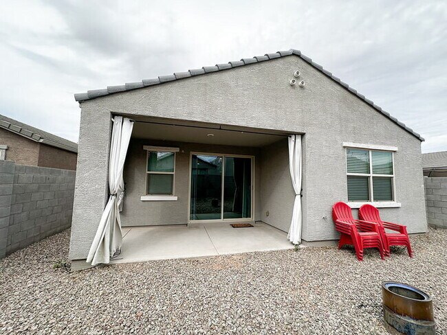 Building Photo - 40523 W Shaver Dr