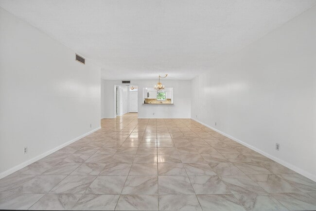 Building Photo - 300 N Hwy A1A