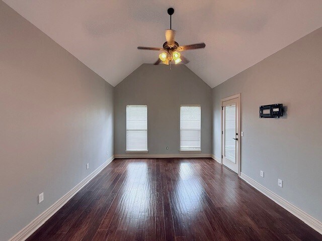 Building Photo - 4205 SW Jasmine St