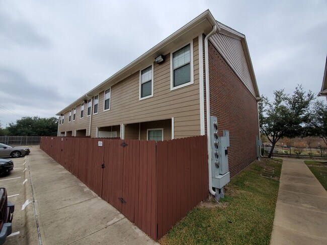 Building Photo - College Station - 2 Bed / 2.5 Bath / 2 sto...