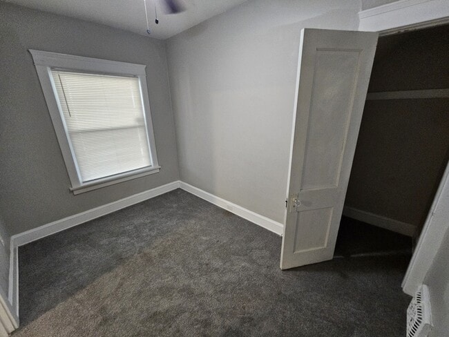 Building Photo - 2032 W 98th St