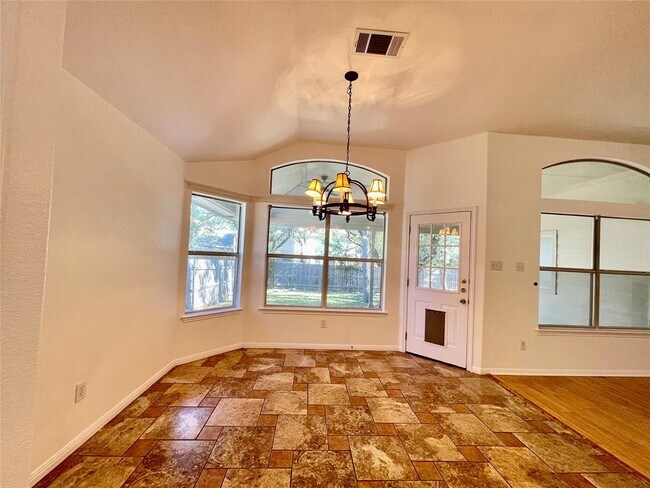 Building Photo - 2204 Zoa Dr