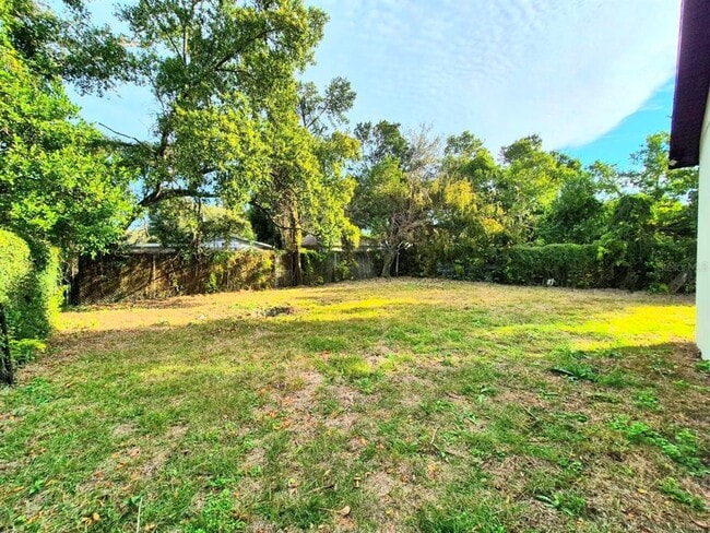 Building Photo - 3304 E North Bay St