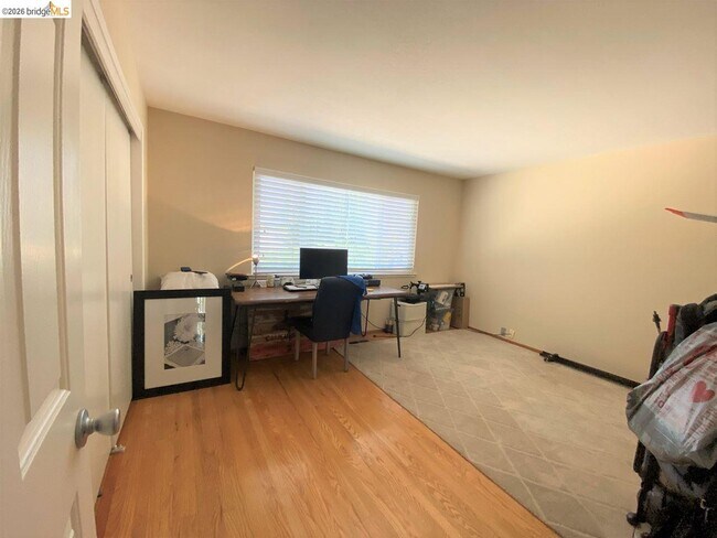 Building Photo - 235 Donegal Way