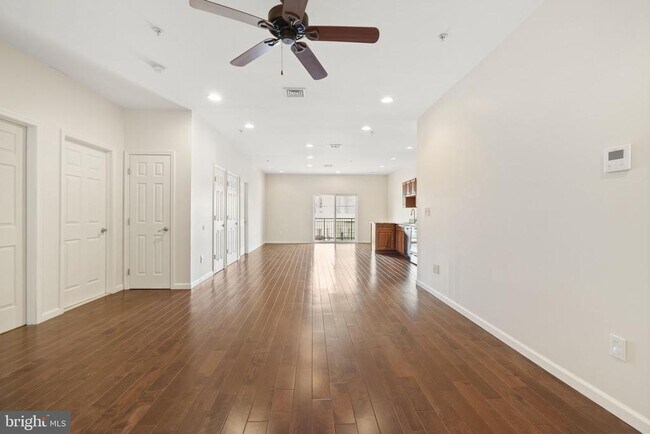 Building Photo - 118-20 Richmond St