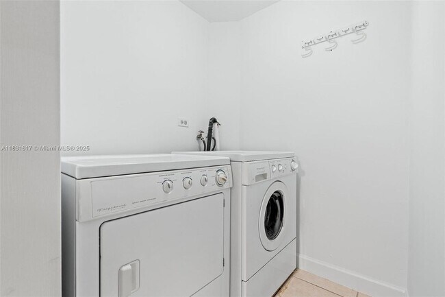 Building Photo - 9952 SW 88th St