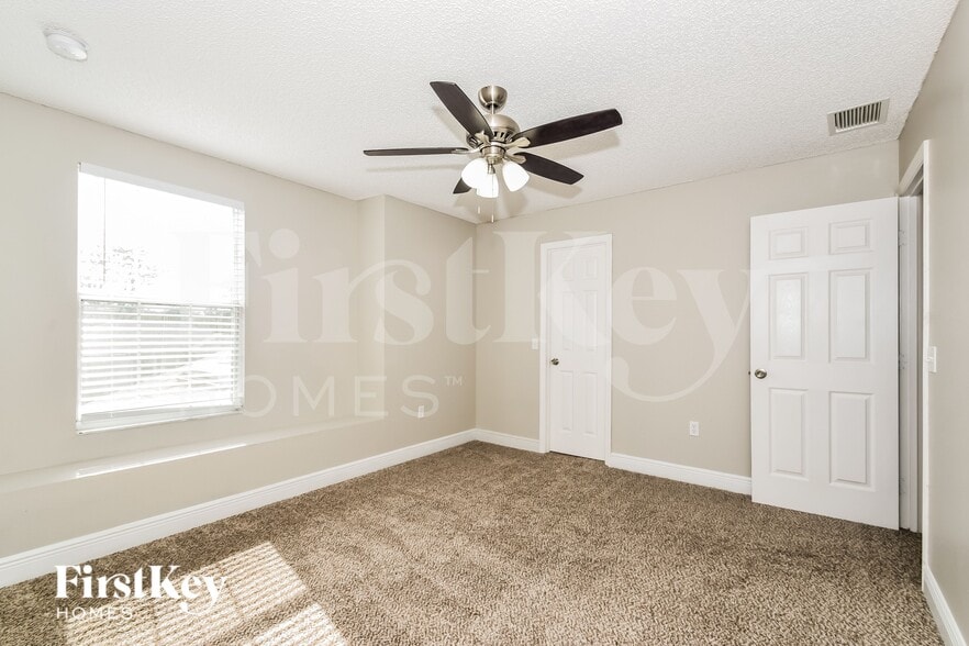 Building Photo - 654 Parakeet Ct